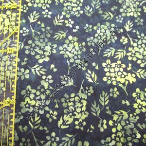 Bali Batik: Dunkelgrün mit Blumen